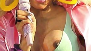La mère a vu le pénis excité du beau-fils et video xxx streaming gratuit n'a pas pu passer