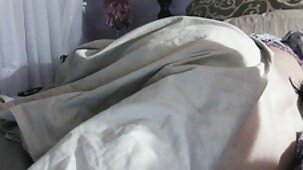 Jolie brune passionnément pornos vieilles baisée en anal