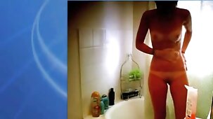 Masturbé sous la douche et baisé en même temps avec son film x gratuit francais mec