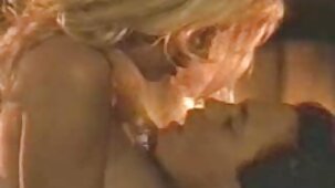 Une brune passionnée prend une grosse bite en anal film porno trans gratuit