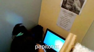 Trois professeurs dans la salle de classe sur la table profitent de films gratuits porno francais la baise et de l'éjaculation lesbiennes