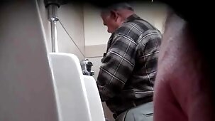 Blonde aux gros seins baise avec un homme porno vidéos gratuites noir et éjacule sur son énorme bite