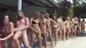 Un homme brouille le sexe video de femme xxx en groupe cool avec ses belles-filles
