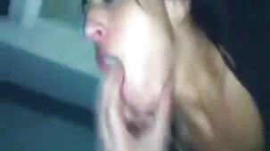 Mulâtre et video porno sex tukif lesbiennes blondes dans la chambre ont organisé une baise passionnée