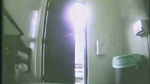 Une rouquine est prête pour un trio avec des vieillards dans le xxl video gratuits cul et la chatte