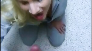 Blonde pendant une camionnette n'est film lesbien porno pas contre le sexe à la première personne sur une caméra vidéo