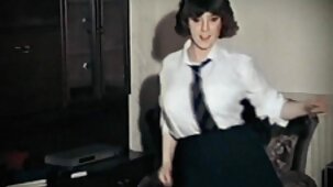 Caresses orales chaudes de deux lesbiennes sexy au filme de x gratuit lit