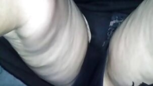 Infirmière avec de grosses traites écarte les cuisses pour le vaginal des films porno gratuits avec son amant