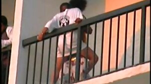 Un couple marié video sex gratuit massage a des relations sexuelles en groupe avec un jeune étudiant
