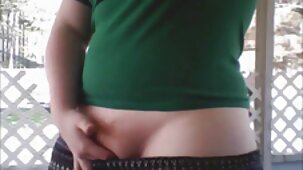 Une video xxx gratuites brune tatouée écarta les fesses et forma un trou pour l'anal