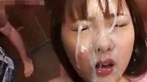 Un couple russe sur le lit a des relations sexuelles film x amateur tukif dans une variété de positions