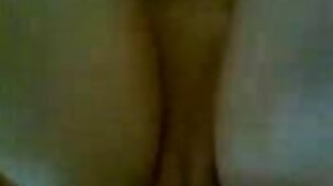 Une fille avec de grosses traites et un tatouage préfère l'anal film x gratuit massage chaud et profond