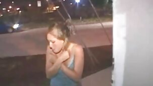 Une belle brune dans une pose de cancer laisse pournou gratoui entrer le pénis de son partenaire et obtient un orgasme