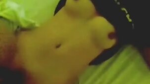 Une belle mulâtre film arabe x gratuit en leggings serrés fait une succion profonde à un mec