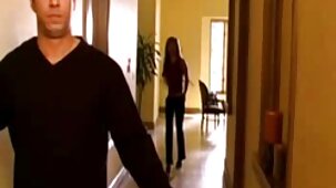 Une jeune fille russe ne préfère que le porno doux avec un mec xxxlgratuit