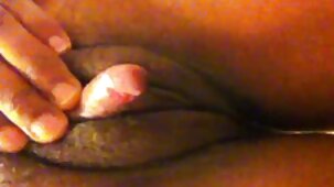 Une brune à la film pornographique français gratuit chatte poilue branle un mec et baise par terre dans la salle de sport