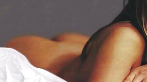 Maman aux seins énormes a baisé un mec aux grosses fesses et à la bouche porno gratuit cheval