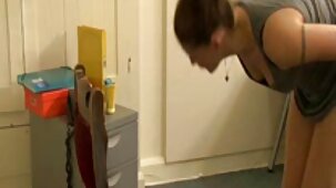 Une jeune fille avec un mec au lit se dorlote avec du film porno français gratuit sexe