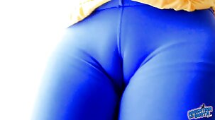 La petite amie de l'hôtesse de la film x gratuit en francais maison se masturbe avec un gode lors d'une relation sexuelle avec son mari