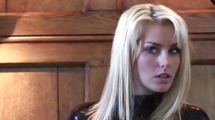Une blonde lubrique gémit et video pornodinge hurle de double pénétration de noirs