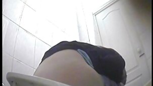 Maigre et jeune fille écarte les tu kiffe video porno cuisses pour une vraie baise