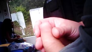 Un mulâtre et une film porno complet français gratuit fille blanche attisent un sexe en groupe avec un homme noir dans la salle VIP d'une boîte de nuit