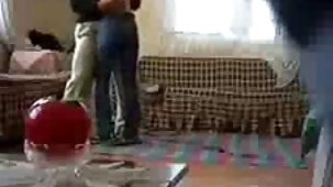 Lila aux cheveux film x gratuit chinois noirs se fait fouetter le cul par un inconnu avec une grosse bite