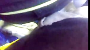 Une jeune brune se colle vidéos de porno sexuel le cul pour une sodomie profonde