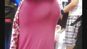 Une MILF filme porno complet francais mignonne baise un subordonné mignon sur le lieu de travail