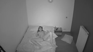 Un mec russe modeste a ramené une nana à la recherche porno gratuit maison pour faire l'amour sur le canapé