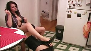 Une magnifique nana avec un gros cul se tient dans film porno gratuit brésilien une pose de cancer pour la fessée avec un homme